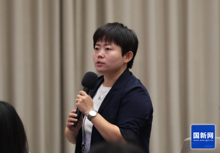 人民日?qǐng)?bào)健康客戶端記者提問（劉健 攝）