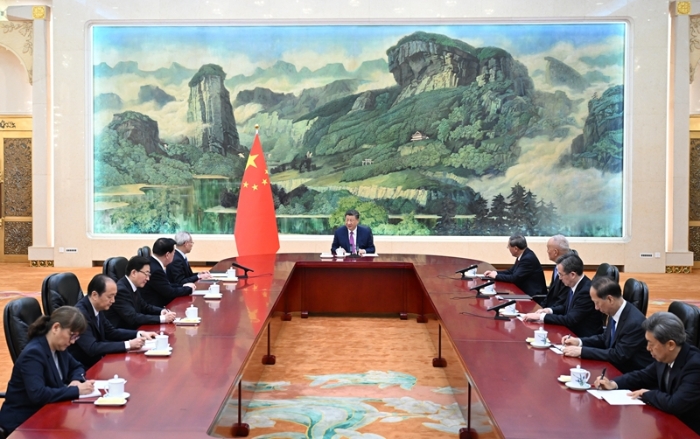 2 11月1日下午，國家主席習近平在北京人民大會堂會見新當選并獲中央政府任命的澳門特別行政區(qū)第六任行政長官岑浩輝。新華社記者 謝環(huán)馳 攝
