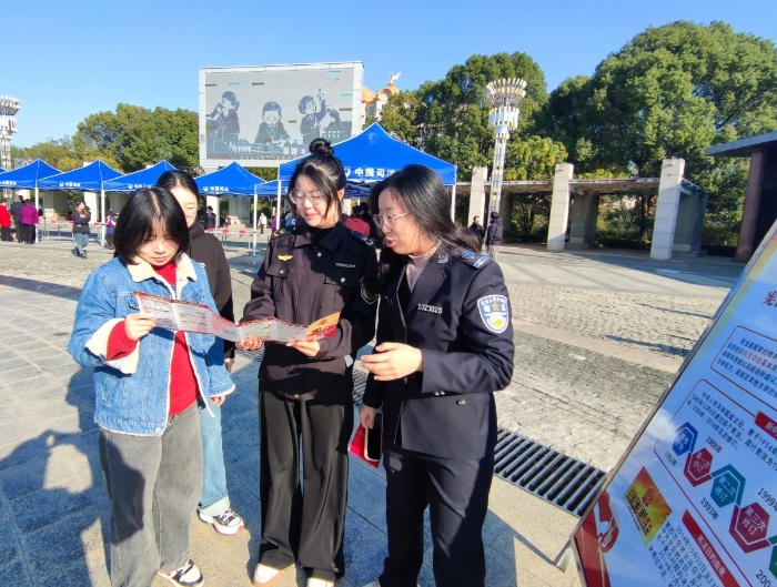 圖為南豐縣開展普法宣傳活動現(xiàn)場。（通訊員鄢國卿 攝）