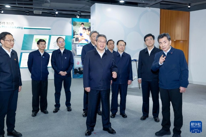3月18日至20日，中共中央政治局常委、國務院總理李強在福建調研。這是3月19日，李強在廈門太古飛機工程有限公司，了解中國（福建）自由貿易試驗區(qū)廈門片區(qū)有關情況。新華社記者 劉彬 攝