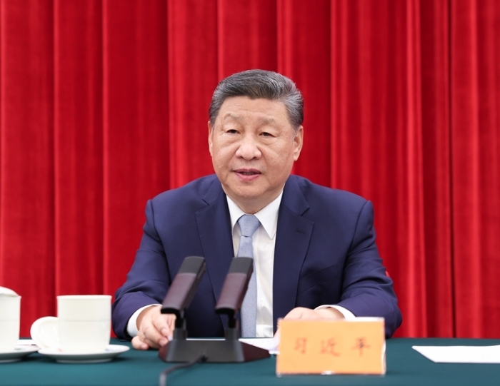 6月13日，中共中央在北京人民大會(huì)堂舉行紀(jì)念陳云同志誕辰120周年座談會(huì)。中共中央總書記、國家主席、中央軍委主席習(xí)近平發(fā)表重要講話。新華社發(fā)（王壯飛 攝）