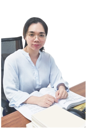 國(guó)家化妝品檢查員、海南省瓊海市市場(chǎng)監(jiān)管局藥品醫(yī)療器械化妝品監(jiān)督管理室副主任。熟悉產(chǎn)業(yè)情況，在化妝品檢查和指導(dǎo)企業(yè)合規(guī)方面具有豐富經(jīng)驗(yàn)。